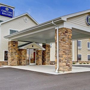 Cobblestone Hotel & Suites Pulaski/Green Bay